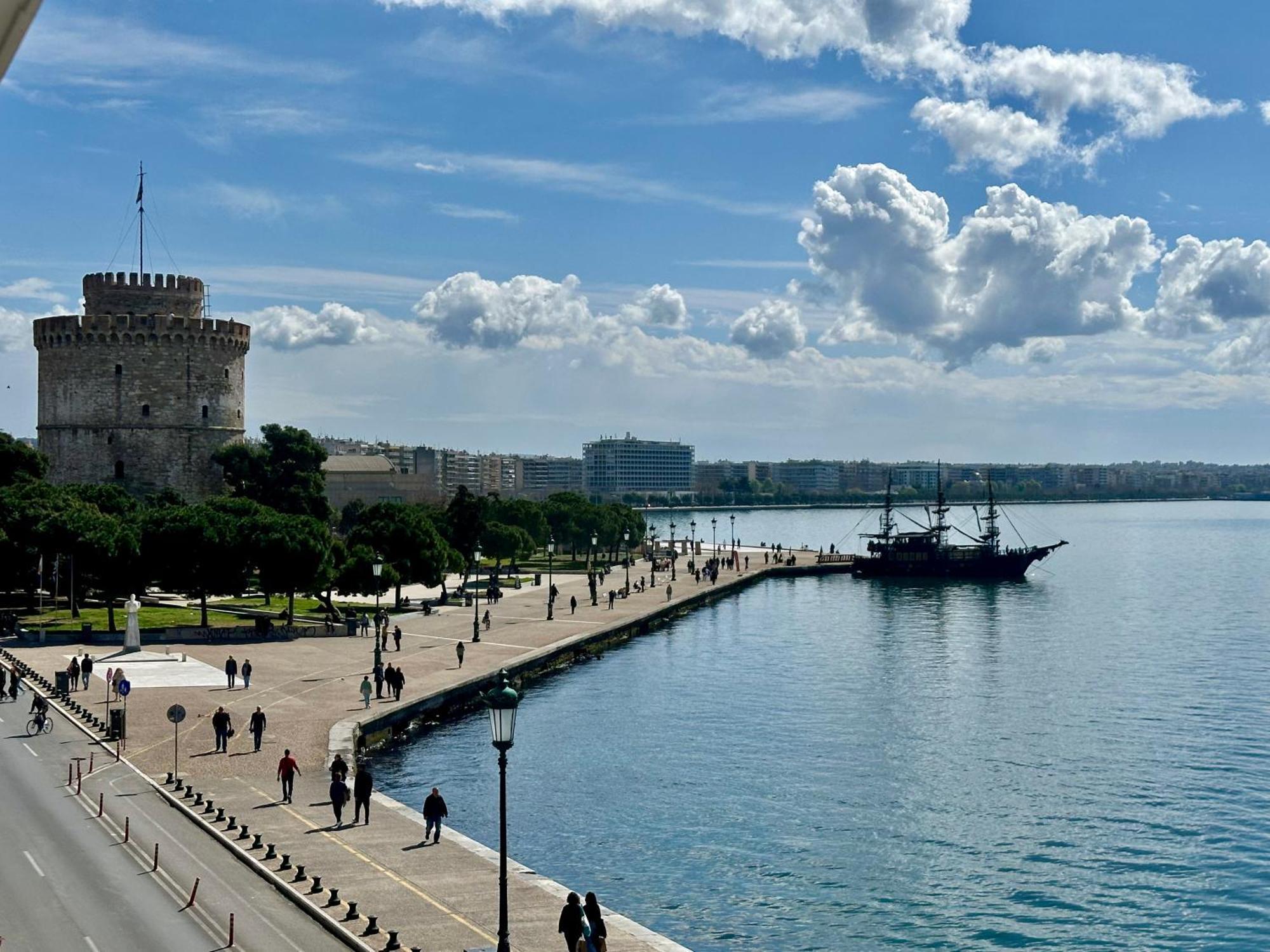 Infinity Sea View Apartment Tesalonika Bagian luar foto