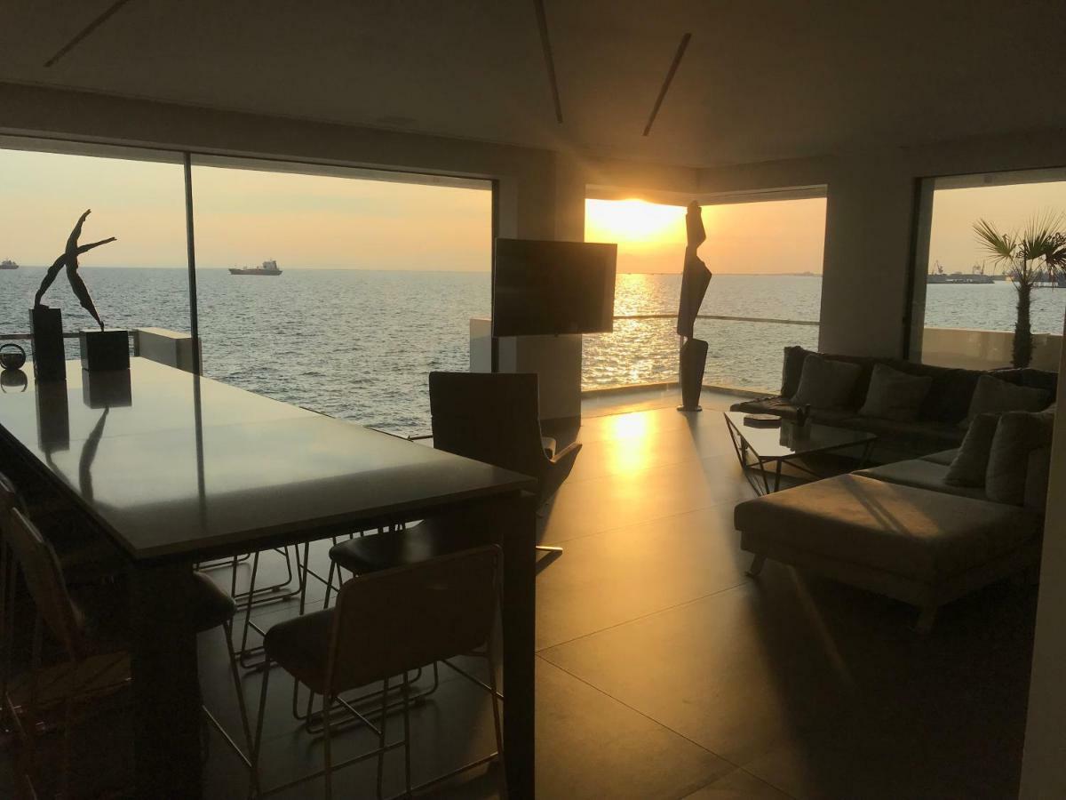 Infinity Sea View Apartment Tesalonika Bagian luar foto