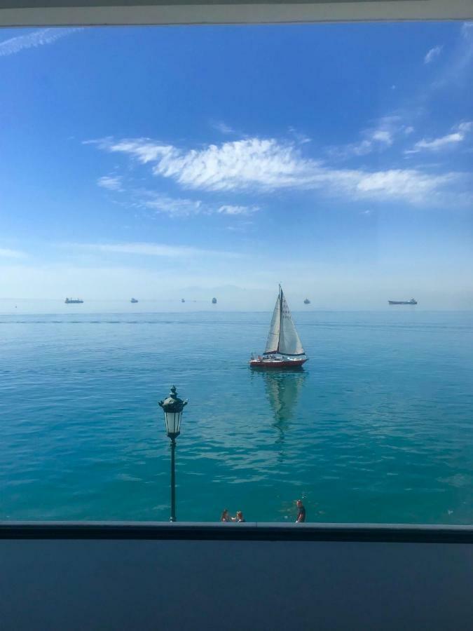 Infinity Sea View Apartment Tesalonika Bagian luar foto